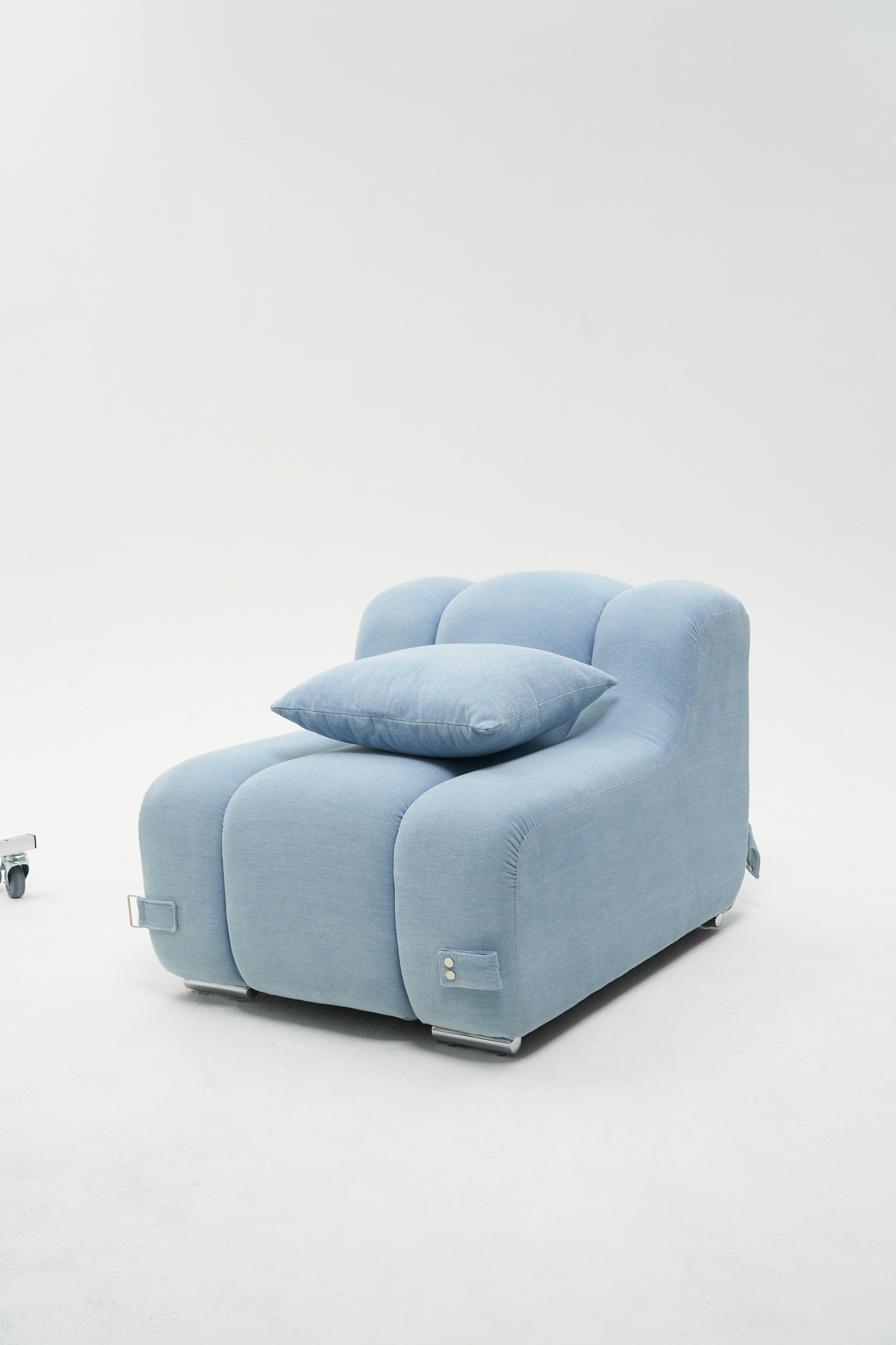 자체제작 카우치 디자인, 제작 6